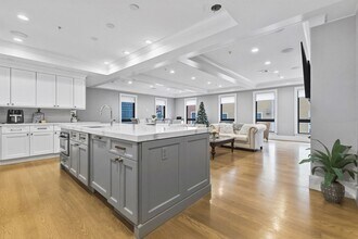 377 W First St in Boston, MA - Building Photo - Building Photo