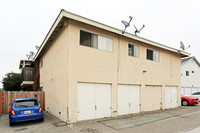 7330 Corsican Dr in Huntington Beach, CA - Foto de edificio - Building Photo