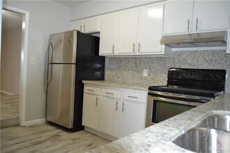 704 Continental Dr in Brownsville, TX - Building Photo - Building Photo