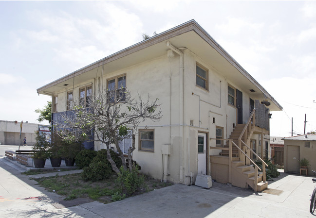 3904-3920 Hamilton St in San Diego, CA - Building Photo - Building Photo