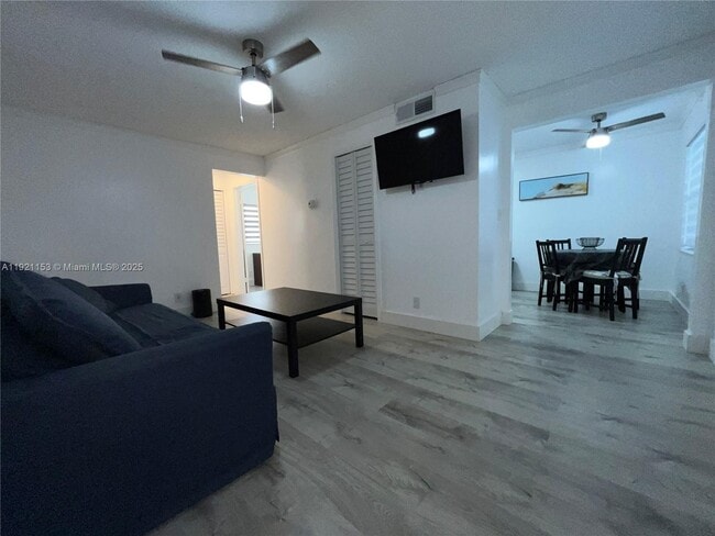 326 Wilson St in Hollywood, FL - Building Photo - Building Photo