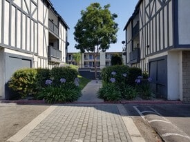 3028 W Cheryllyn Ln, Unit 3028 in Anaheim, CA - Building Photo