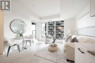 1 Quarrington Ln in North York, ON - Building Photo - Building Photo