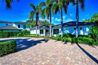 2371 Ravenna Blvd in Naples, FL - Foto de edificio - Building Photo