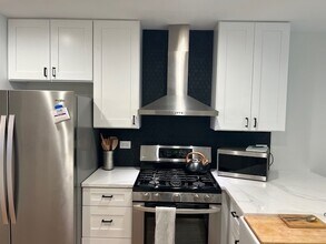1056 Lakewood Cir in Carol Stream, IL - Building Photo - Building Photo