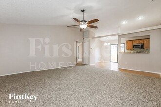 1328 Mohrlake Dr in Brandon, FL - Building Photo - Building Photo