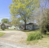 609 2nd St in Sealy, TX - Building Photo