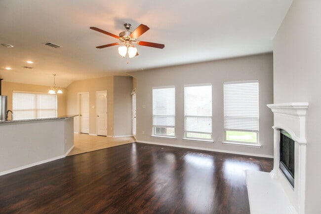 1323 Artemus Dr in Lancaster, TX - Building Photo - Building Photo