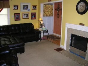1390 Ivydale Ave SW in Canton, OH - Foto de edificio - Building Photo