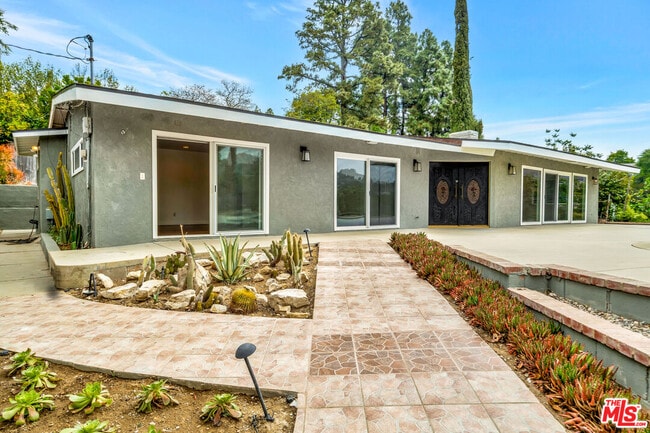 3379 Canton Ln in Los Angeles, CA - Building Photo - Building Photo
