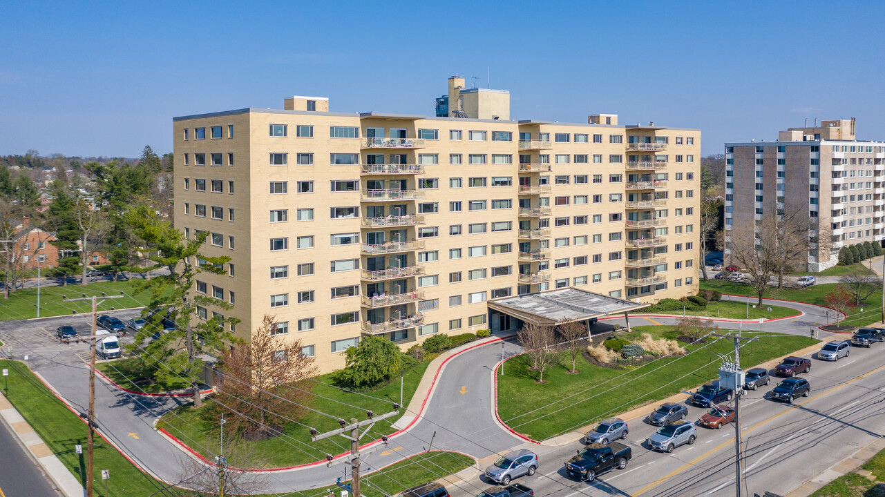 Park Towers West in Baltimore, MD - Foto de edificio