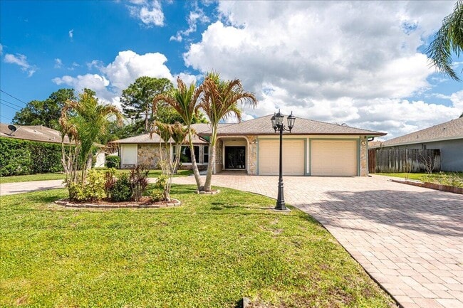 1326 SW Bartell Ave in Port St. Lucie, FL - Building Photo - Building Photo