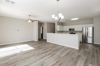 5265 E Hilton Ave in Mesa, AZ - Building Photo - Building Photo