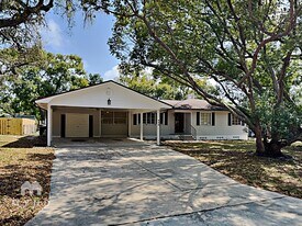 809 Woodside Ave in Clearwater, FL - Building Photo