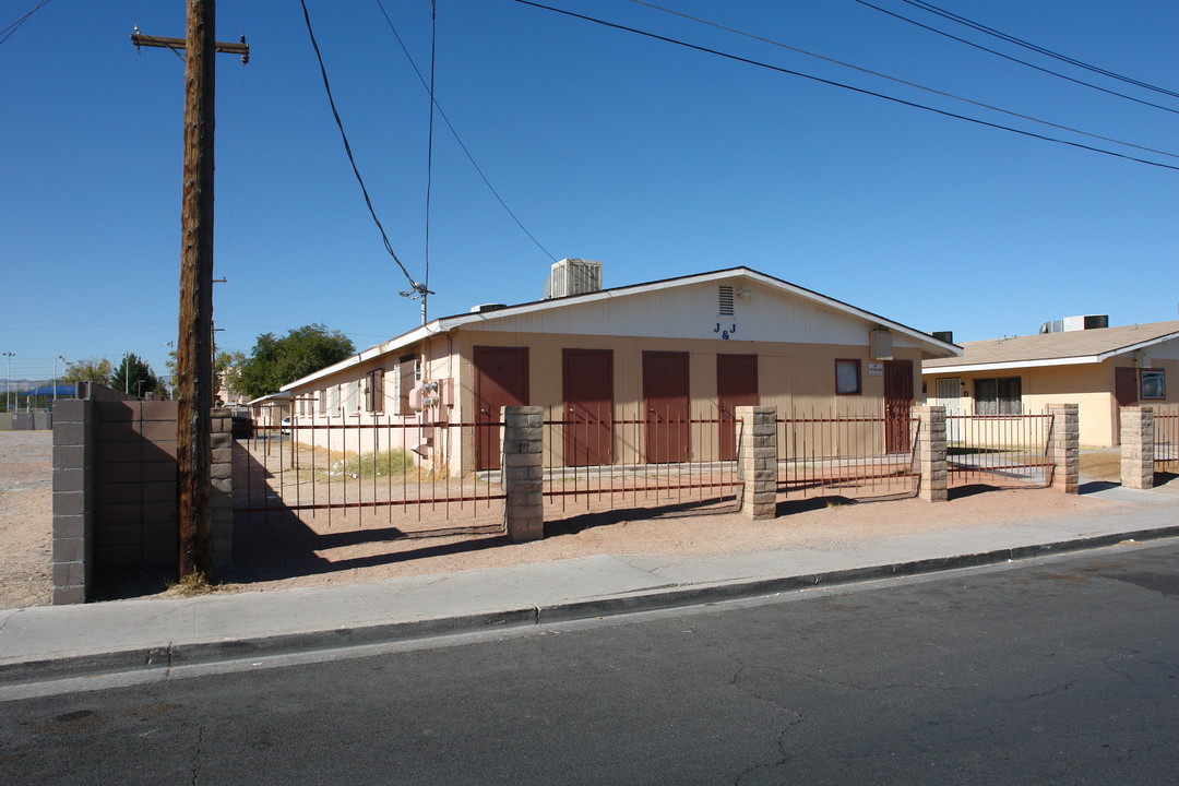 Lake Mead Apartments in Las Vegas, NV - Building Photo