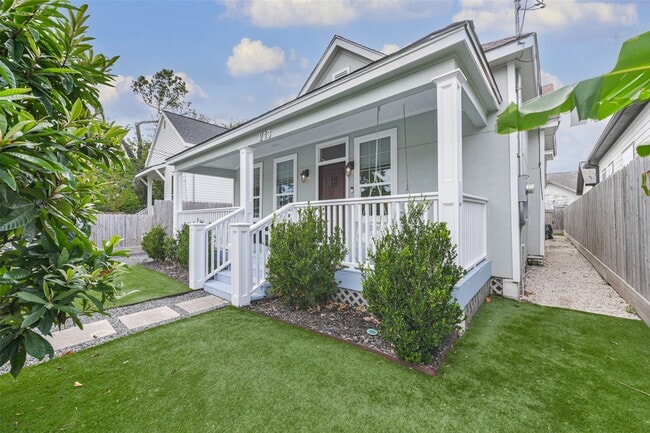 property at 213 N Hutcheson St