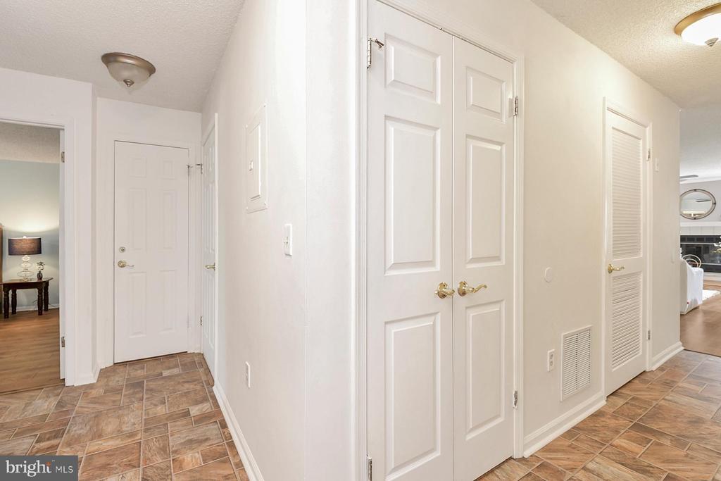 704 Eagles Chase Dr in Trenton, NJ - Building Photo
