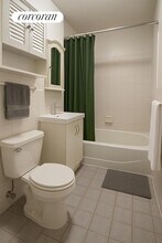 16 W 95th St in New York, NY - Building Photo - Building Photo