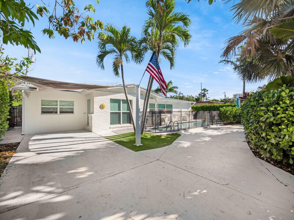 471 Mars Way in Juno Beach, FL - Building Photo