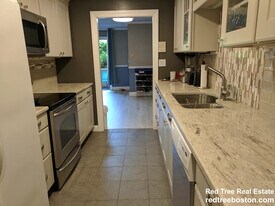 53 Angleside Rd, Unit 1 in Waltham, MA - Building Photo