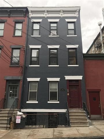 106 8th St in Hoboken, NJ - Building Photo