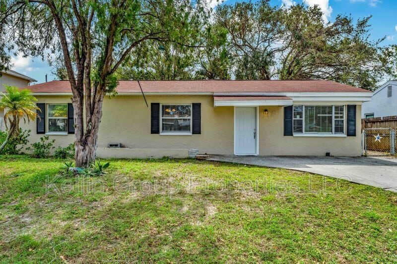 4220 W Bay View Ave in Tampa, FL - Building Photo