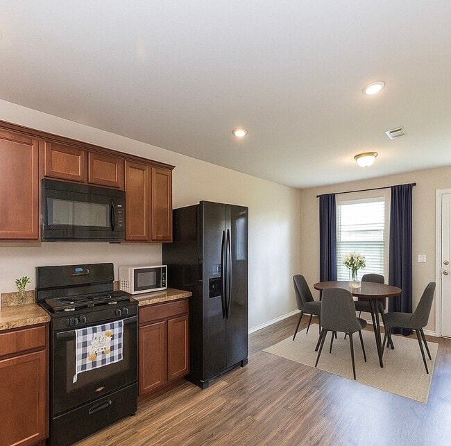 property at 2703 Summer Ln