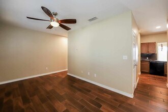 2445 Monarch Dr, Unit 801 in Laredo, TX - Foto de edificio - Building Photo