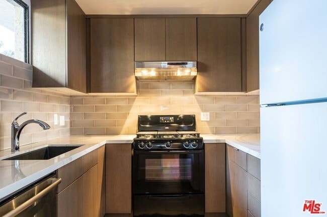 729 S Hobart Blvd in Los Angeles, CA - Building Photo - Building Photo