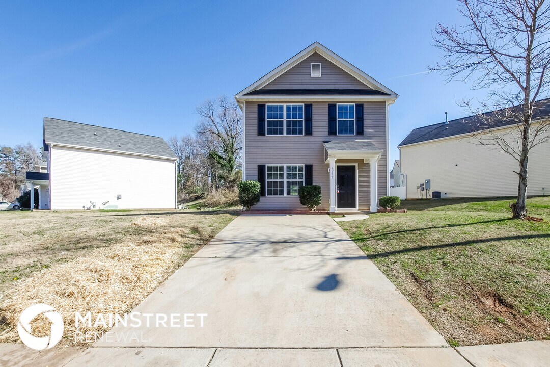 6216 Summerour Place in Charlotte, NC - Building Photo