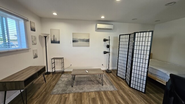 6241 Bellaire Ave, Unit 6241 Bellaire ave. in North Hollywood, CA - Building Photo - Building Photo