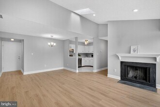 304 Aspen Dr in Plainsboro, NJ - Building Photo - Building Photo