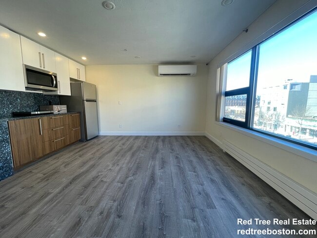 1028a Commonwealth Ave, Unit 403 in Boston, MA - Foto de edificio - Building Photo