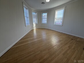 4 Bishop Allen Dr, Unit 2 in Cambridge, MA - Foto de edificio - Building Photo