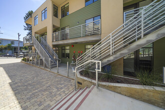 Vero Hills Apartments in Berkeley, CA - Foto de edificio - Building Photo