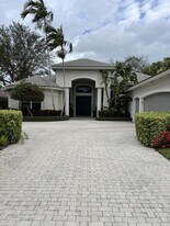17 Bermuda Lake Dr in Palm Beach Gardens, FL - Building Photo