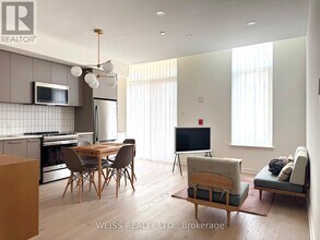 101 Cathedral High St in Markham, ON - Building Photo - Building Photo