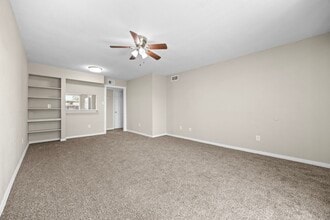 9616 Long Point Rd in Houston, TX - Building Photo - Building Photo