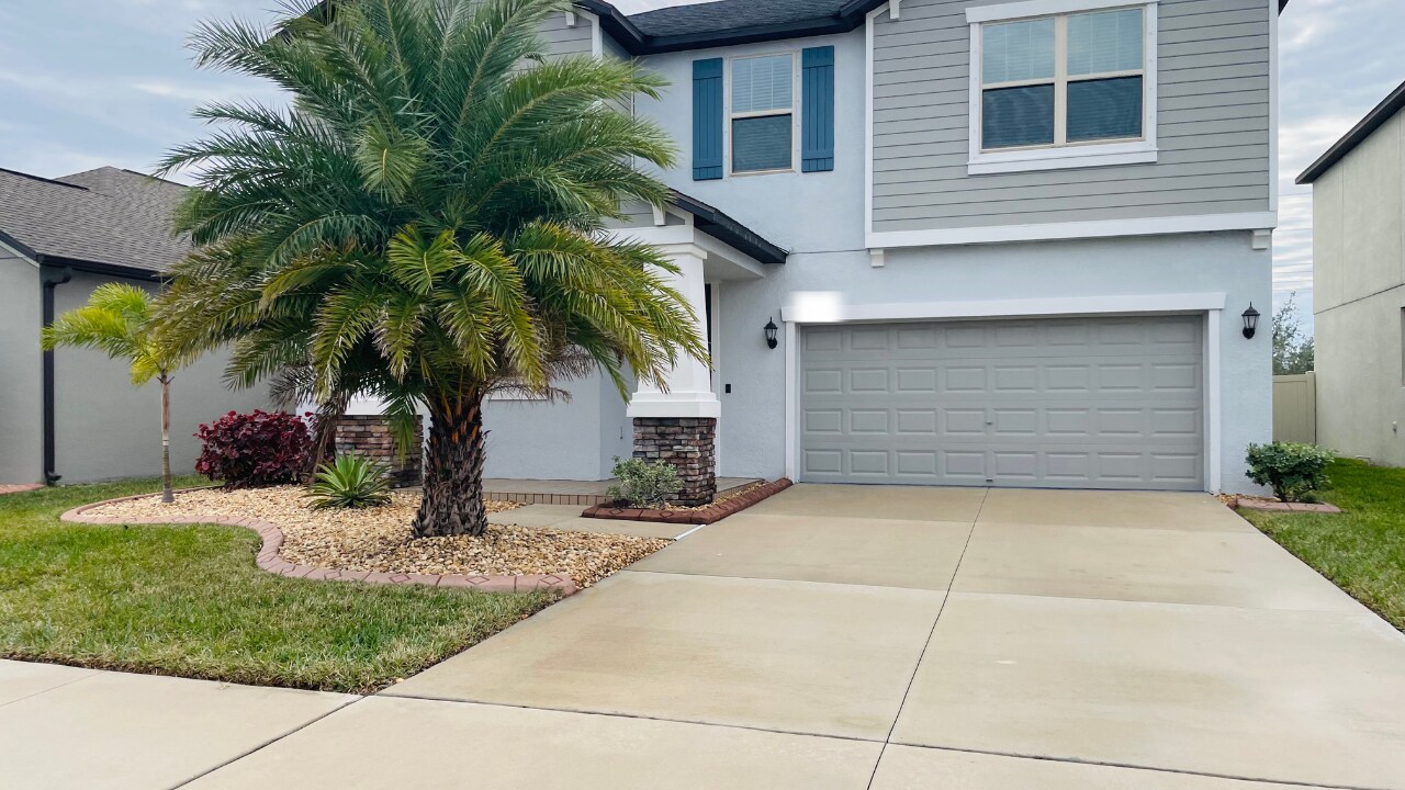 10613 Bahama Woodstar Ct in Riverview, FL - Building Photo