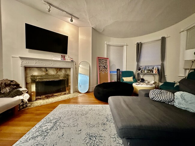 186 Naples Rd, Unit 3 in Brookline, MA - Foto de edificio - Building Photo