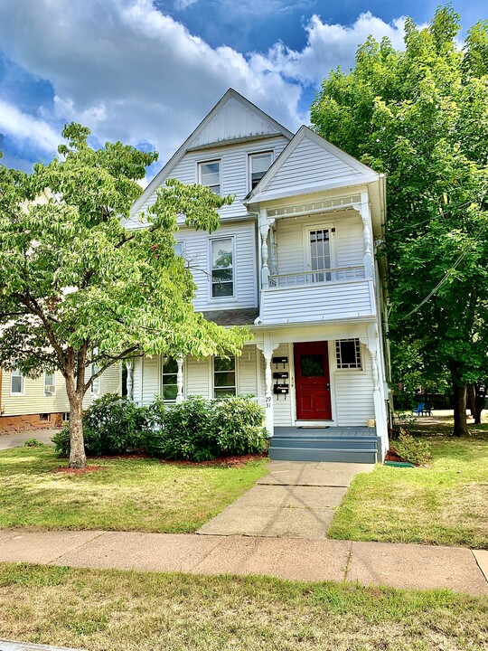 29 Fairview St in West Hartford, CT - Building Photo