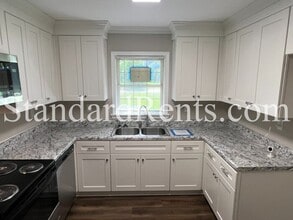 1786 Lynn Ln in Decatur, GA - Building Photo - Building Photo