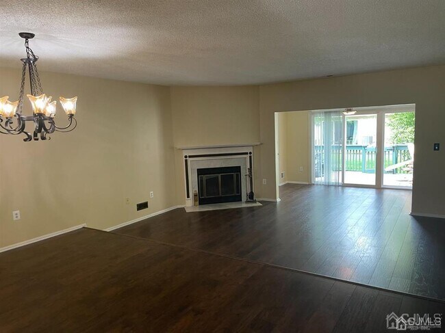 4 Folkstone Ct in North Brunswick, NJ - Building Photo - Building Photo