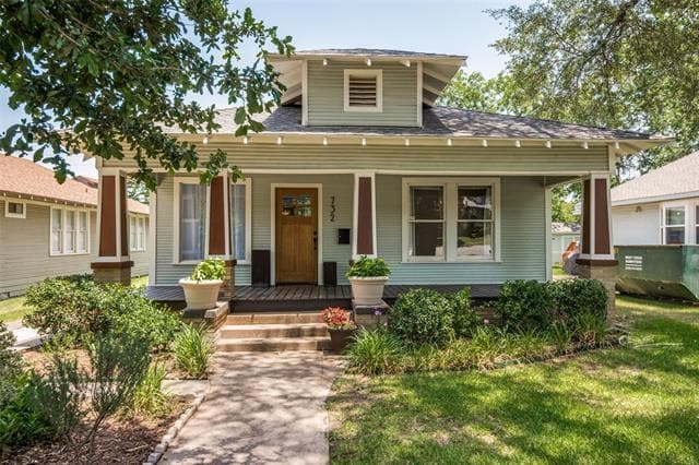 property at 732 N Winnetka Ave