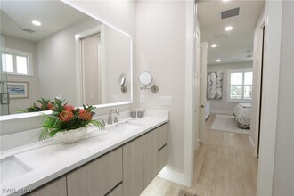 8780 Ventura Way in Naples, FL - Building Photo - Building Photo
