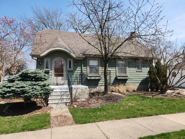property at 3036 Royal Ave