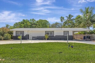 1911 Cypress Ave in Fort Pierce, FL - Building Photo