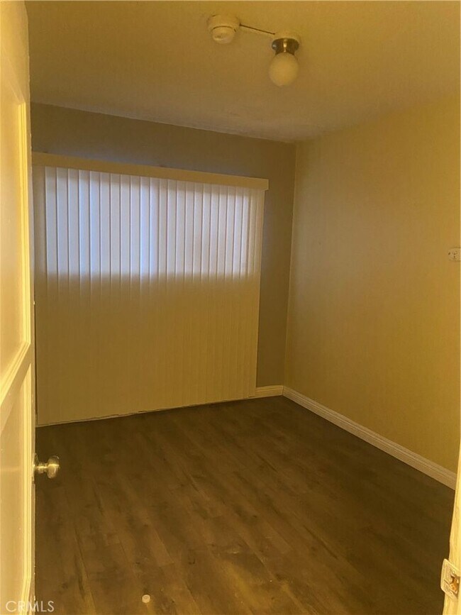 1127 Wilmington Blvd in Los Angeles, CA - Building Photo - Building Photo