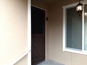 7117 40th St W in University Place, WA - Building Photo - Building Photo