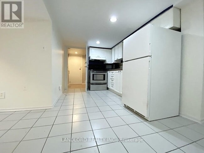 92 Holwood Ave in Toronto, ON - Building Photo - Building Photo